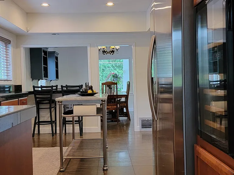 5112 SE Aldercrest Rd — Photo 3