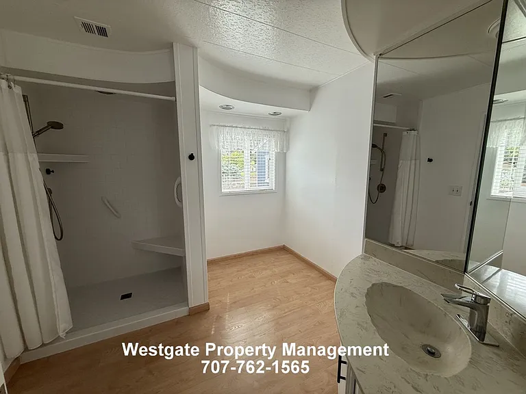 965 Eastman Ln — Photo 16
