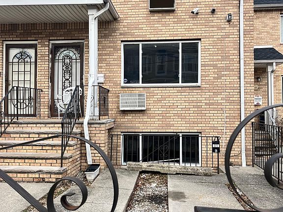 2nd image of 111 Beach St APT B