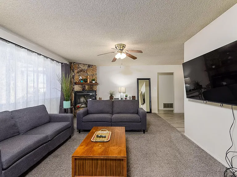 635 E Manhatton Dr #4 — Photo 6