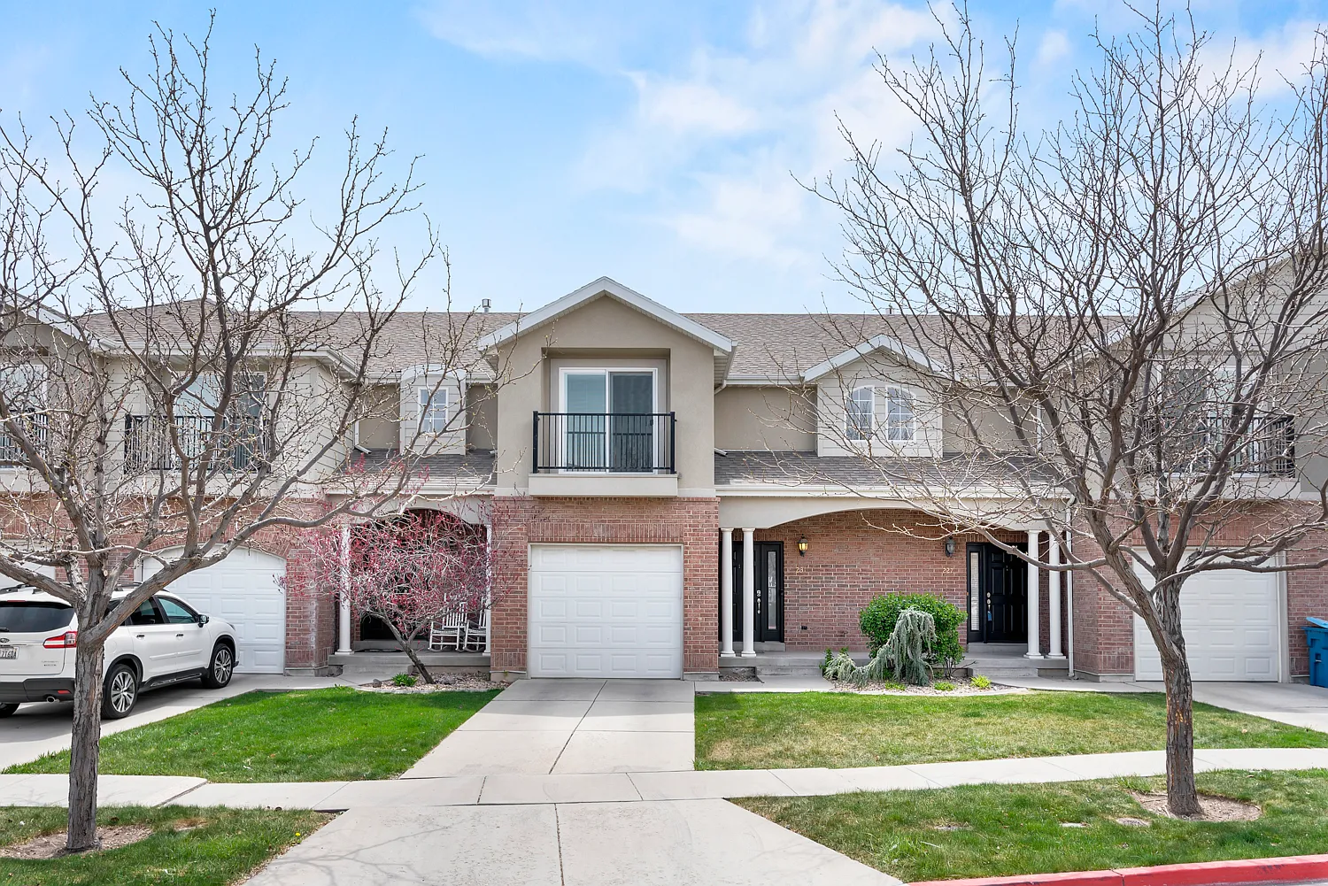 4 bed, 3.5 bath, 2300 sqft, $2,200 — Photo 1