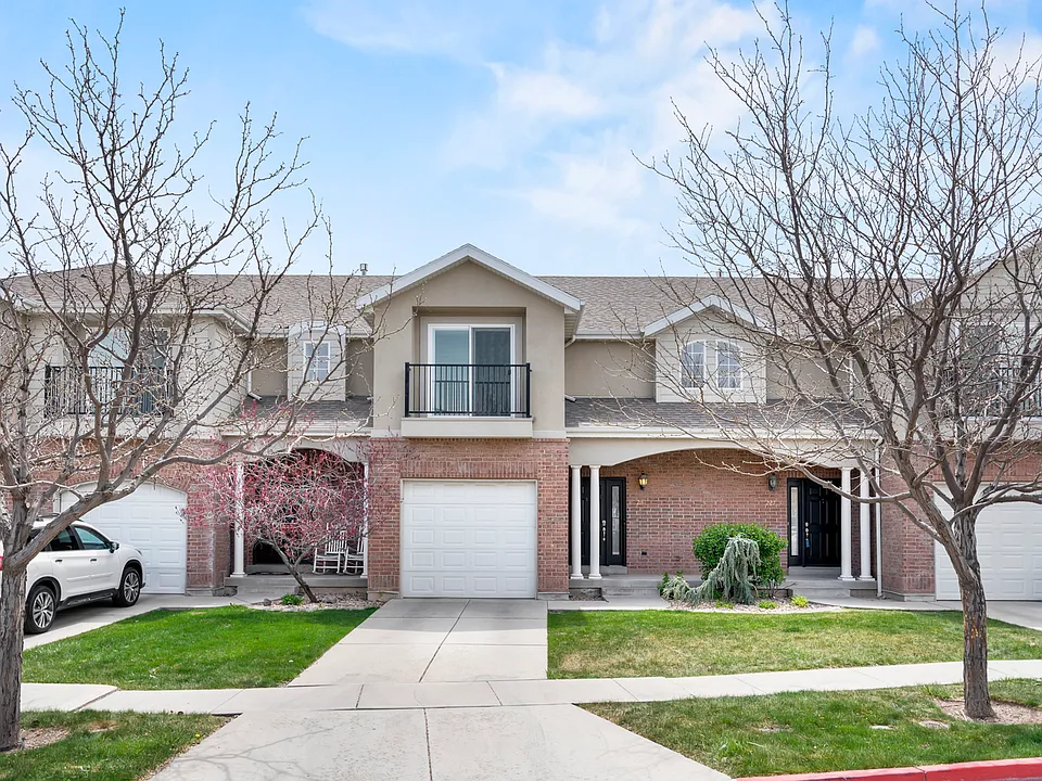 231 E Sunshine Dr