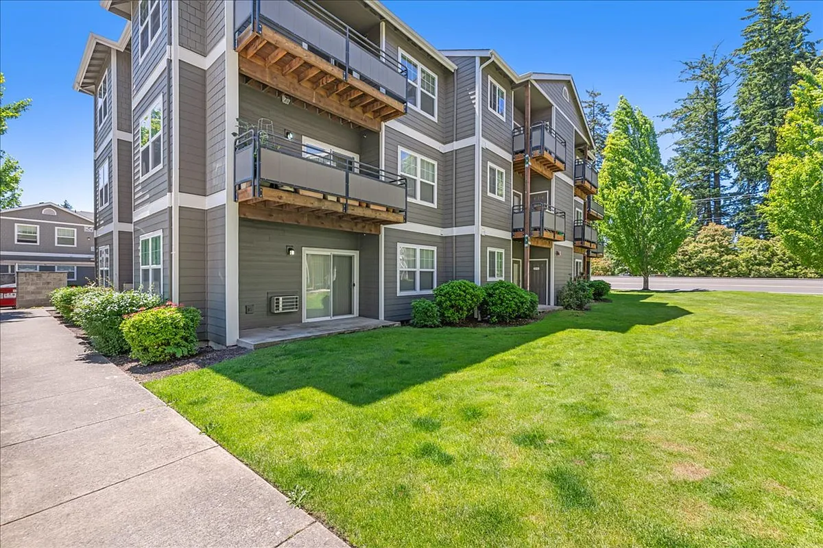 Building Photo - Hawk's Point Apartments