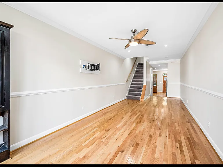 1346 Towson St — Photo 17