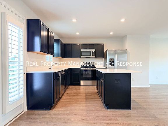 4th image of 325 Heritage Ave