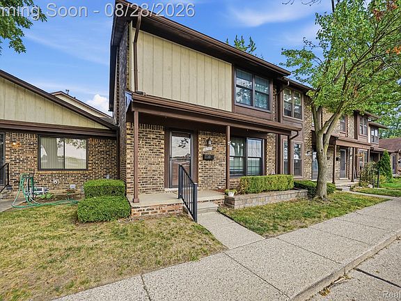 3rd image of 28365 Queens Ct