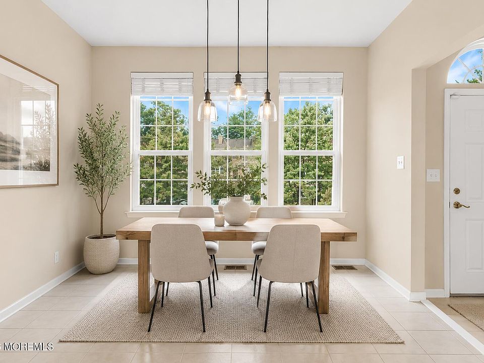 1st image of 14 W Aspen Way