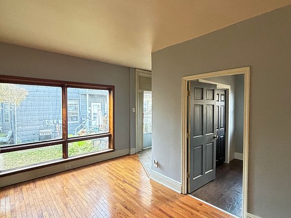 5th image of 363 Norwood Ave
