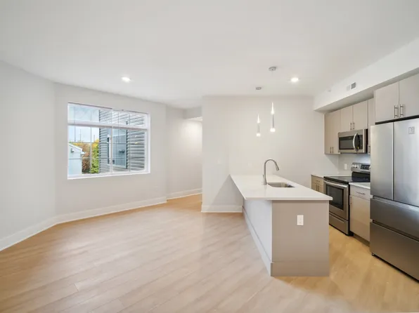 646 N 32nd St, Philadelphia, PA