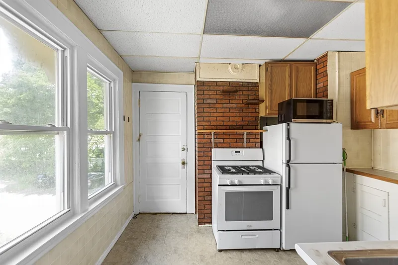 247 Roosevelt Ave #2