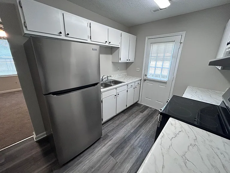 2413 Robbins St — Photo 9