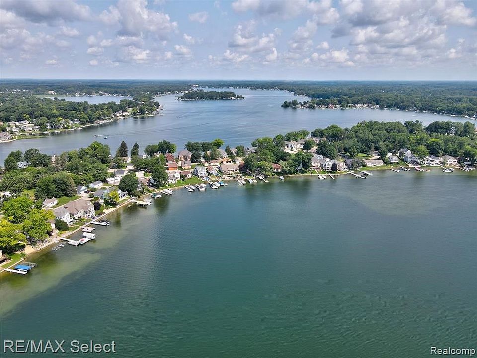 14137 Swanee Beach Dr, Fenton, MI 48430 Zillow