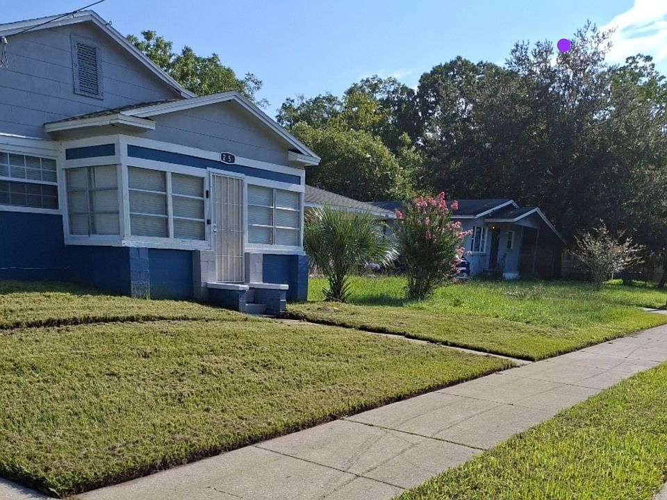 1st image of 2251 W 43rd St