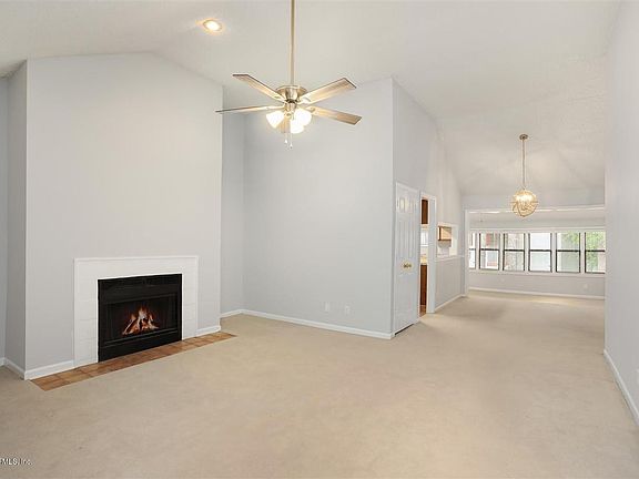 2nd image of 604 Clubhouse Ct #604