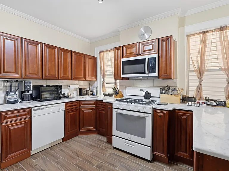 28 Willowdale Ave #1 — Photo 6