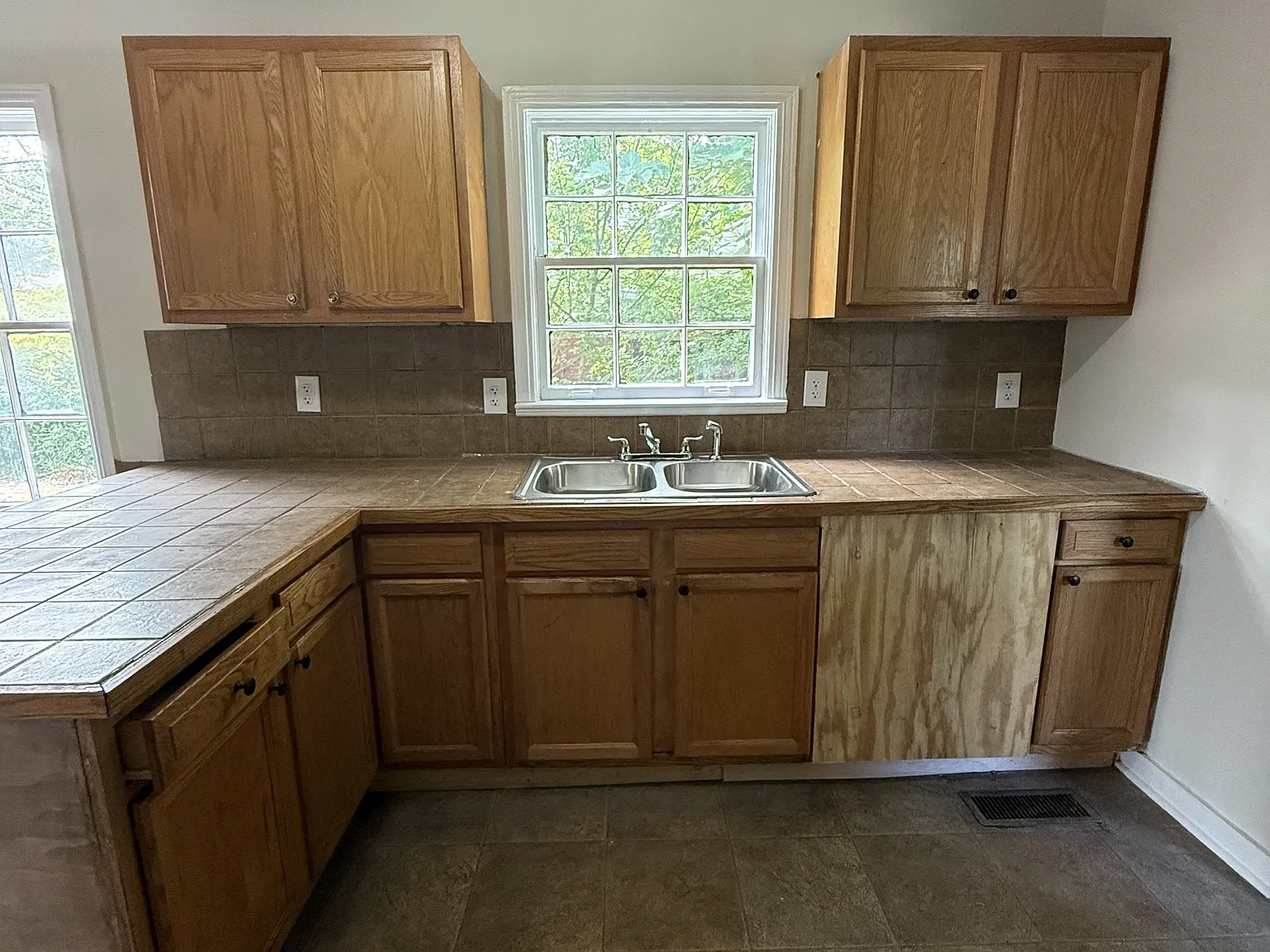 1212 Mims Street Southwest - 1 — Photo 4