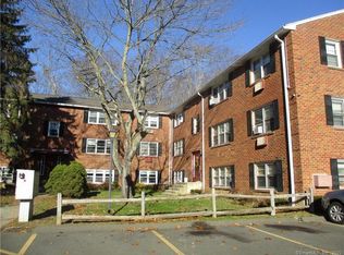 56 Briarwood Ln APT D, Branford, CT 06405