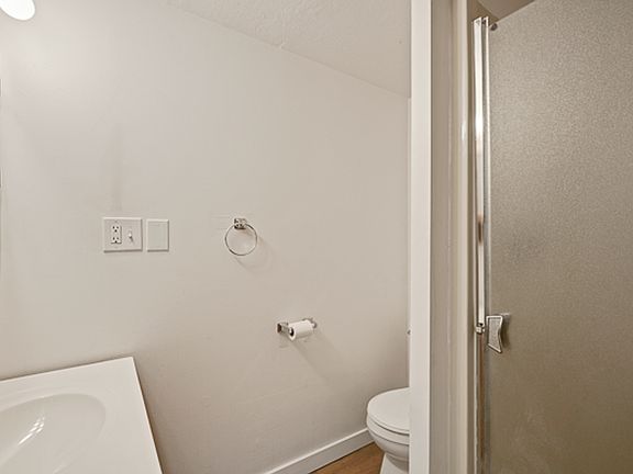 4th image of 203 W Comstock St APT C