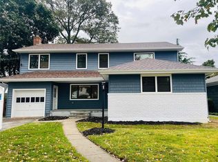 22 Harriet Ct, Malverne, NY 11565