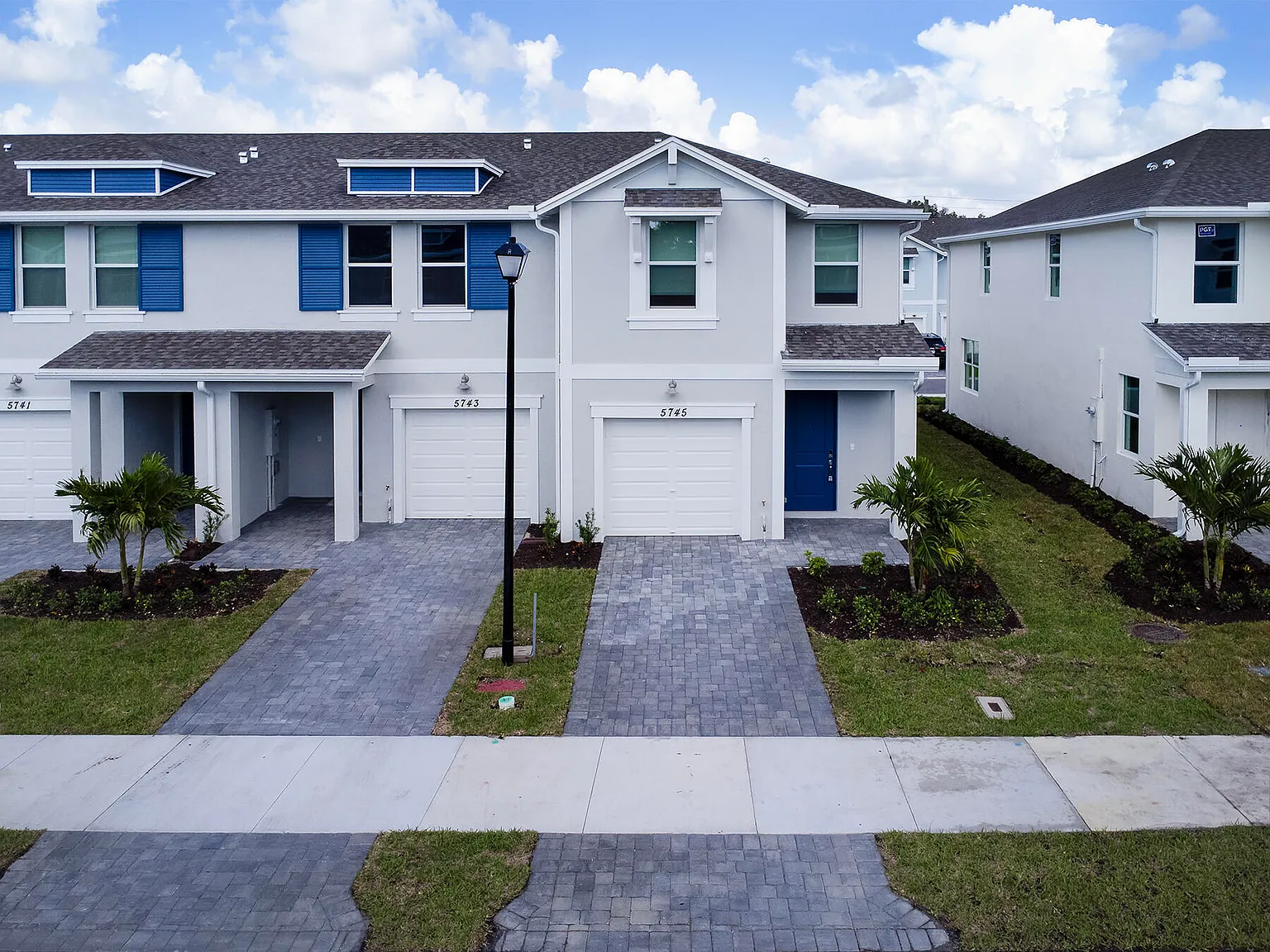 3 bed, 2.5 bath, 1632 sqft, $2,600 — Photo 1