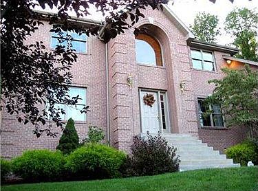1st image of 210 Bethany Dr