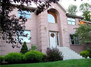 210 Bethany Dr, Greensburg, PA 15601