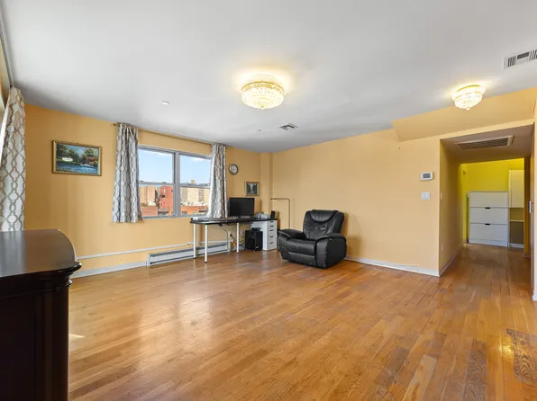 3047 Brighton 6th Street image 9 of 30