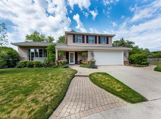 406 Sandy Ln, Libertyville, IL