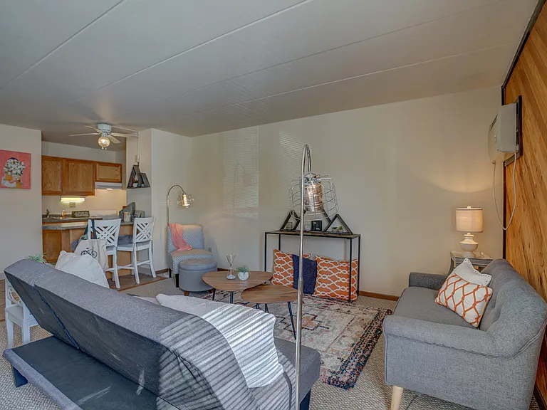 Inez Apartments — Photo 13