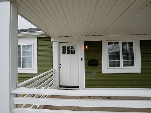 3rd image of 849 Brentnell Ave