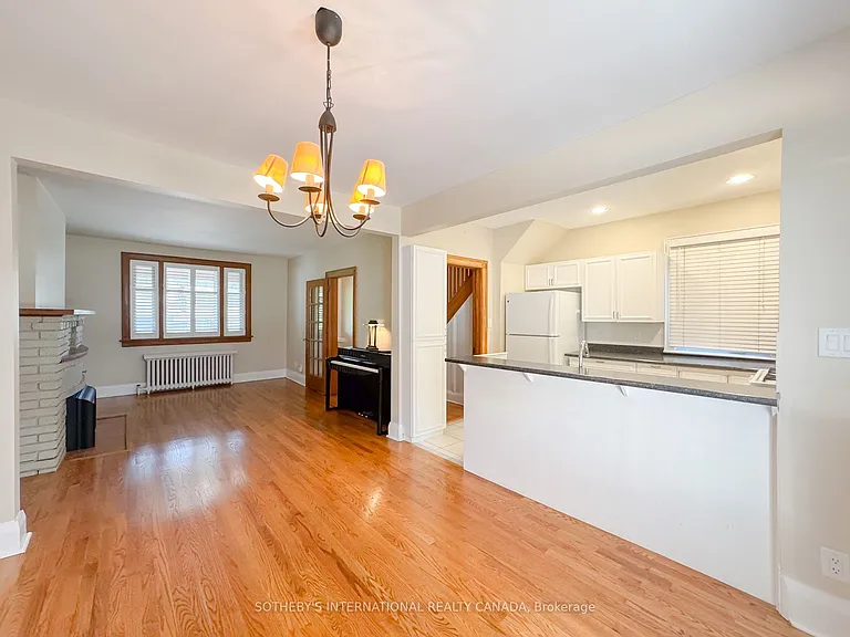 48 Lawrence Ave W — Photo 9