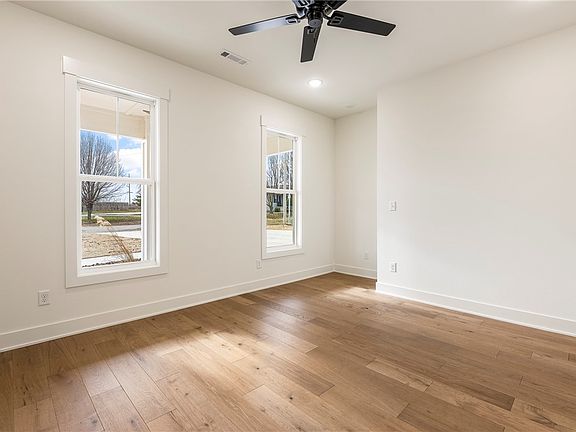 5th image of 18 McDole Ln