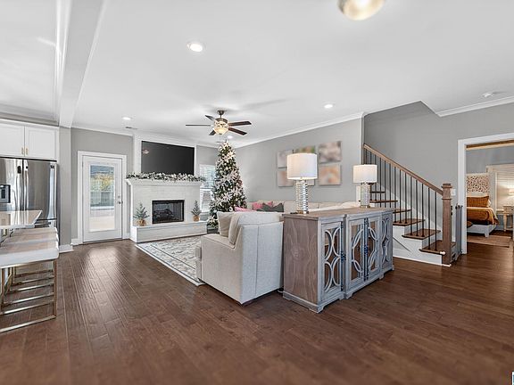 4th image of 765 Griffin Park Cir