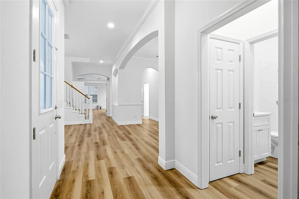 4 bed, 3.0 bath, 3908 sqft, $5,550 — Photo 4