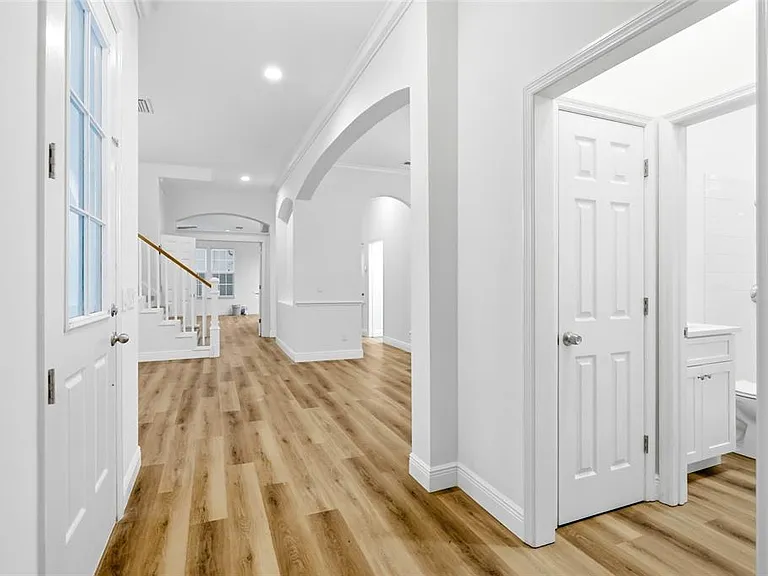912 Waterside Dr — Photo 4