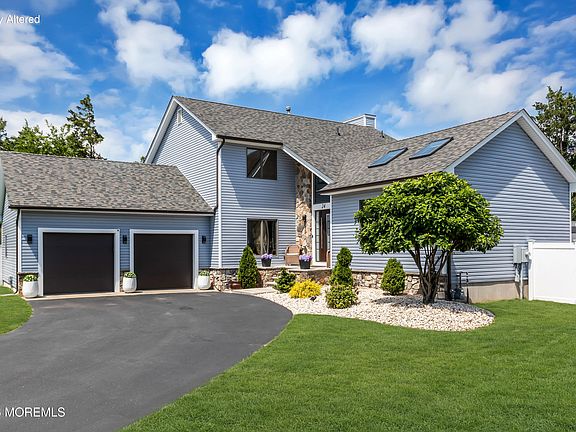3rd image of 24 Diane Drive