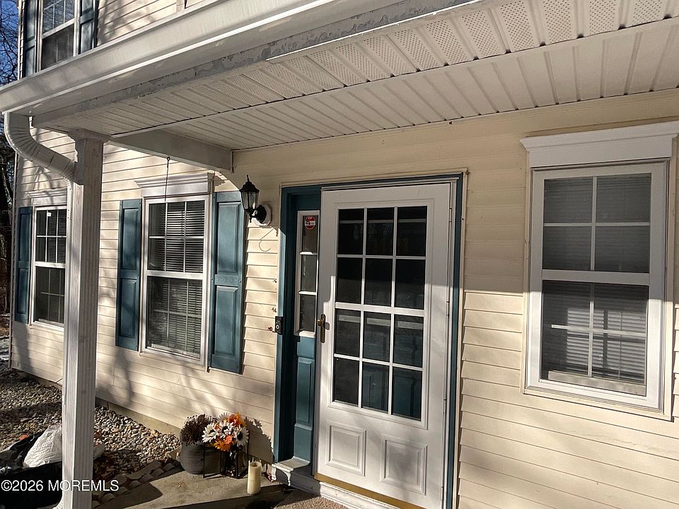 1st image of 1121 Roseberry Ct