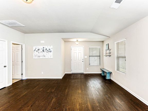 5th image of 200 Sedgewick Dr