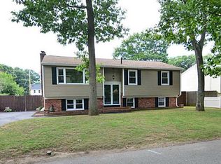 90 Marshall Ave, Warwick, RI 02886