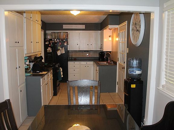 4th image of 123 River Oaks St