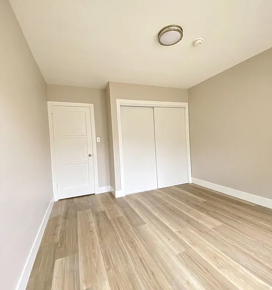2620 S Barrington Ave — Photo 17