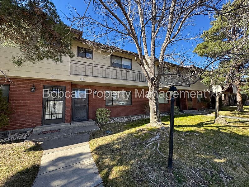 1st image of 830C Travis Dr