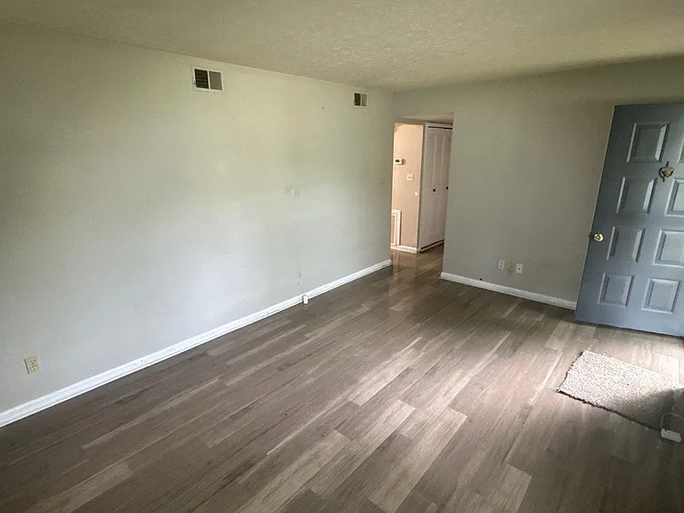 5807 Larkgrove Dr — Photo 7