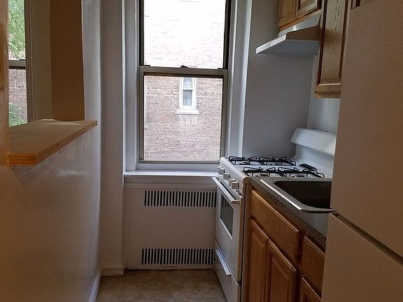 4th image of 4135 45th St APT 3C