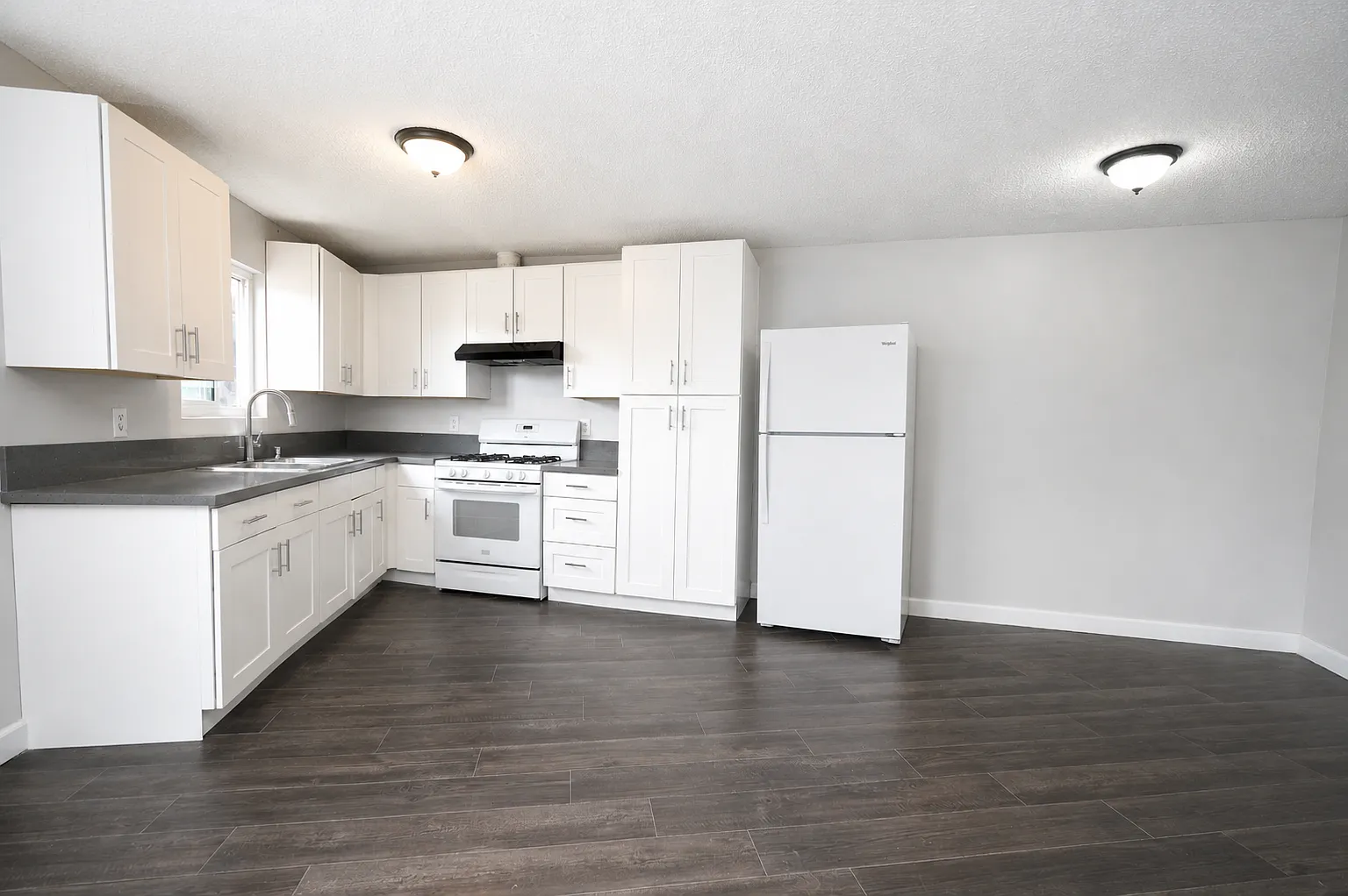 3 bed, 1250 sqft, $2,749 — Photo 3