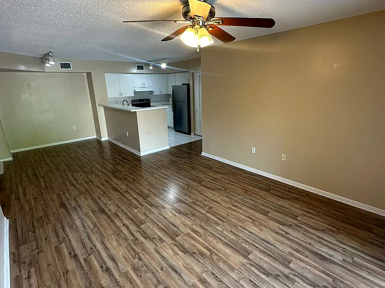 205-4828 State Highway 205 #205 — Photo 8