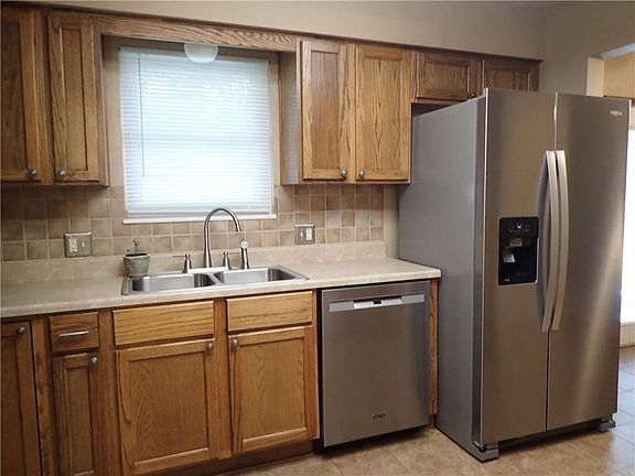 4th image of 1608 SW 20th St
