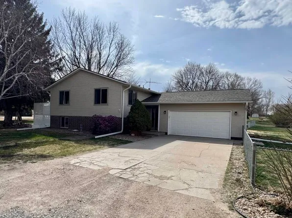 270 Front View Dr, Kearney, NE 68847