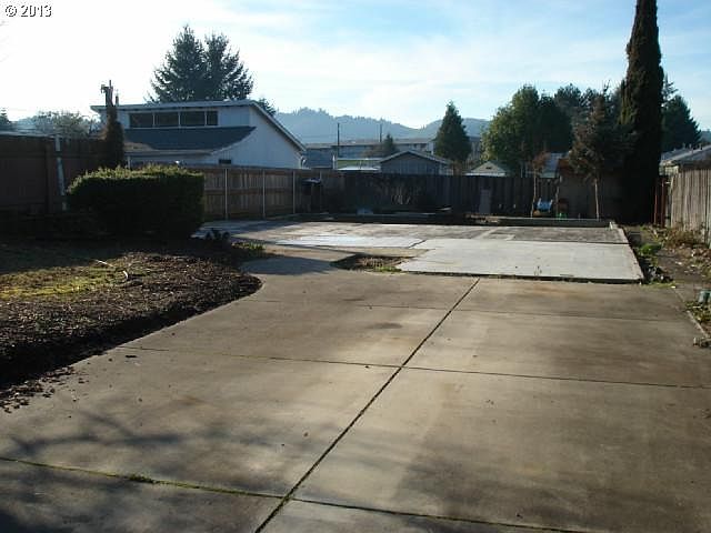 2nd image of 822 W Broccoli St