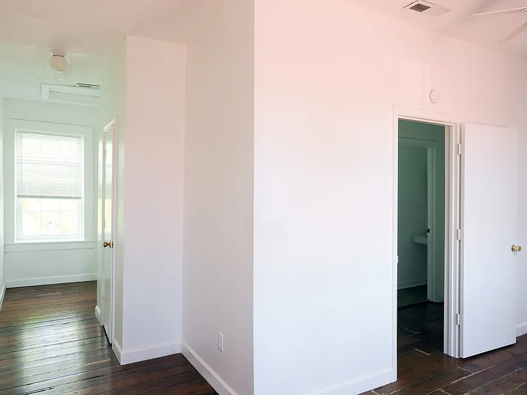 126 Alexander St — Photo 10